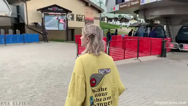 quick blowjob in public funitel  - Free TikTok Porn Video