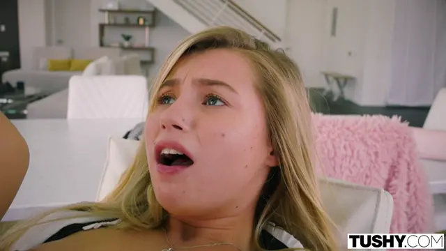 Carolina Invites Him to Assfuck Her