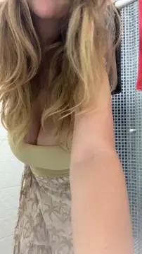 @_.inlovewithlia (TikTok link included)