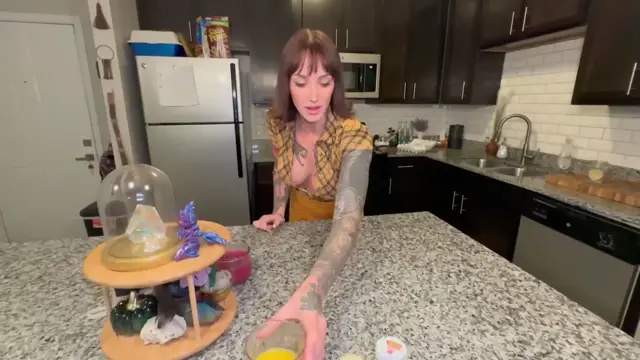 Mom Called Auntie for Help...