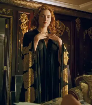 Kate Winslet's iconic plot in 'Titanic' (1997)